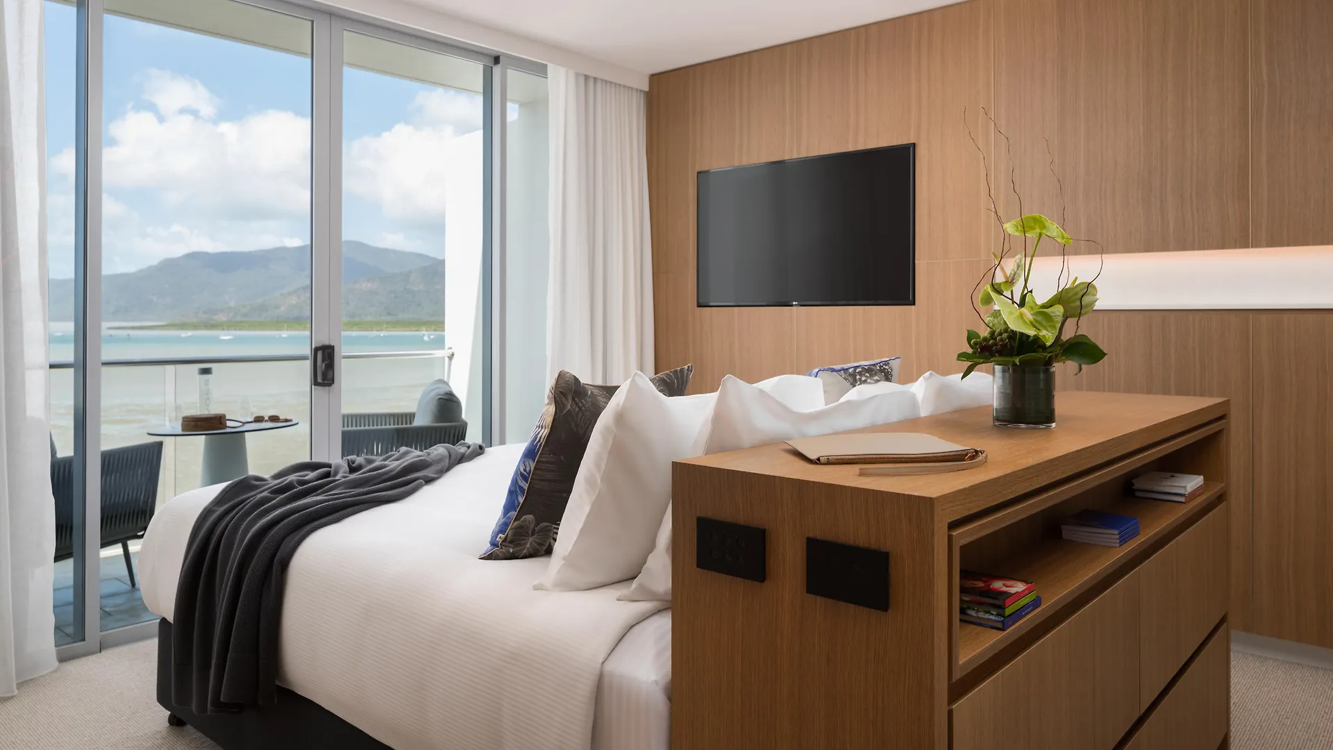 Hotel Crystalbrook Riley Cairns
