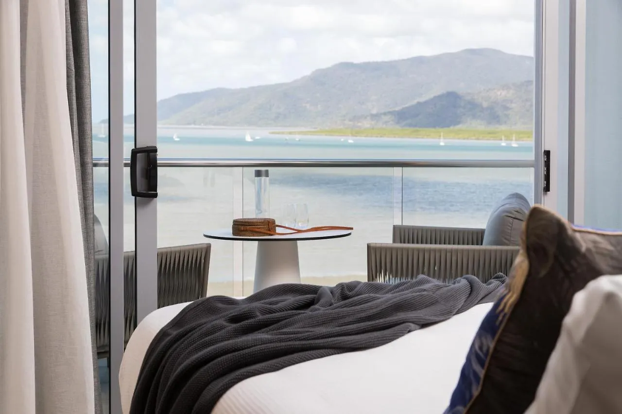 Hotel Crystalbrook Riley Cairns 5*,